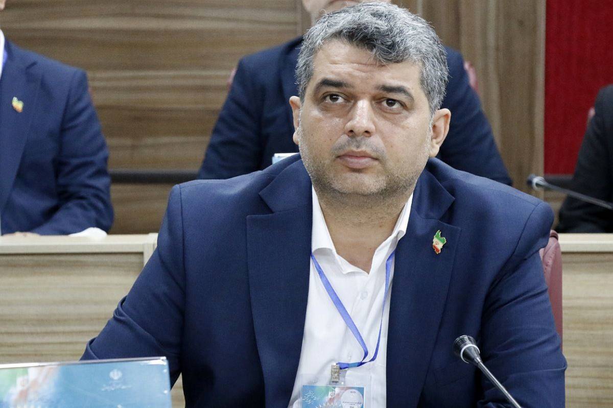 مدارس باید پایگاه تربیت همهجانبه دانشآموزان باشند