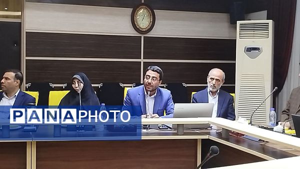 نشست هم‌اندیشی اساتید قرآنی با مسئولان وزارت آموزش و پرورش در تبریز