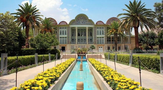 شب شعر شیراز در باغ ارم
