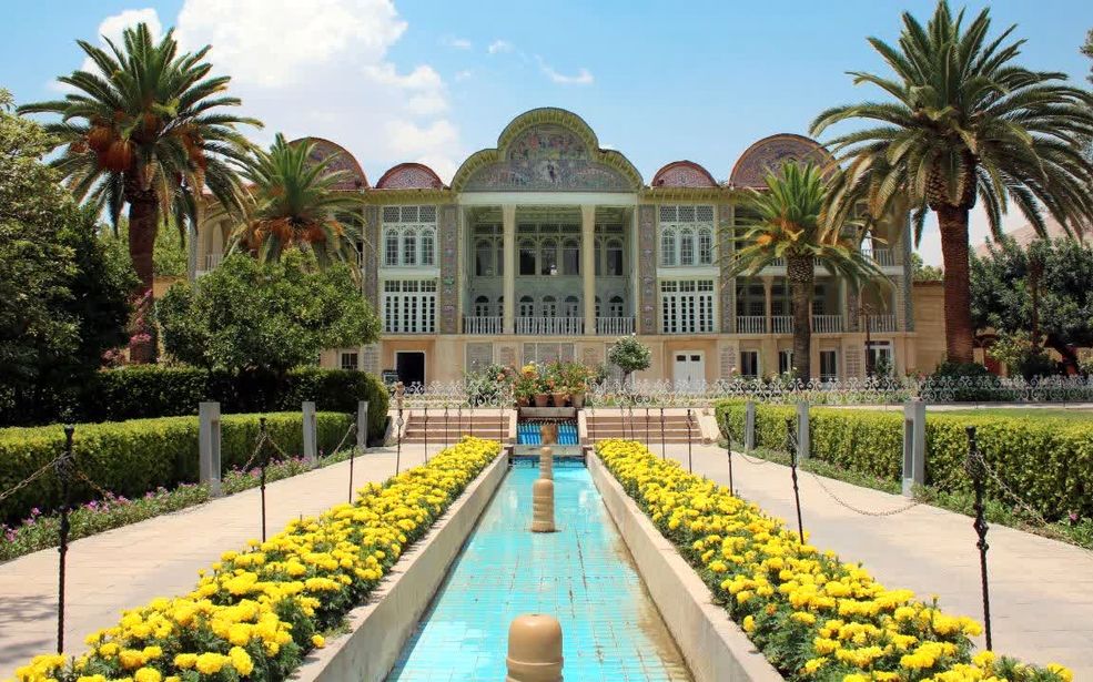 شب شعر شیراز در باغ ارم