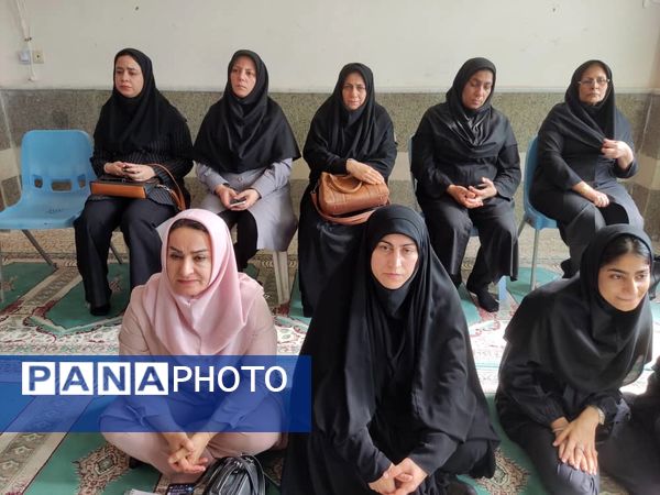 استقبال پرشور از شهید گمنام در هنرستان زهرای مرضیه بندرعباس