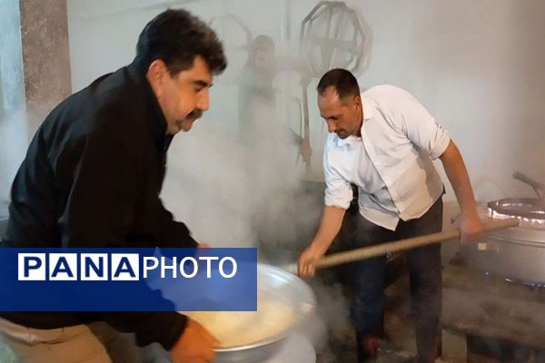 اعتکاف دانش‌آموزی در مسجد جامع شهر بار نیشابور 