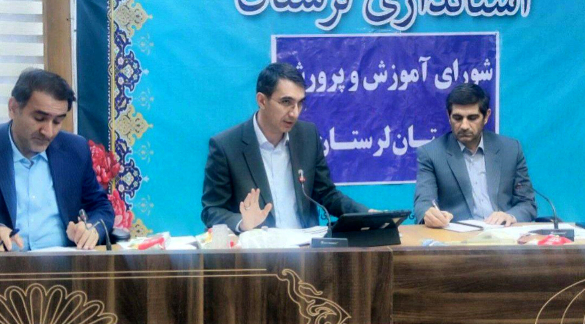 برگزاری جلسه شورای آموزش و پرورش استان لرستان با محوریت سوادآموزی و توسعه عدالت آموزشی