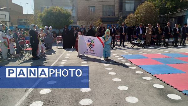 مشعل المپیاد ورزشی ناحیه ۷ در دبستان شهدای راه آهن روشن شد