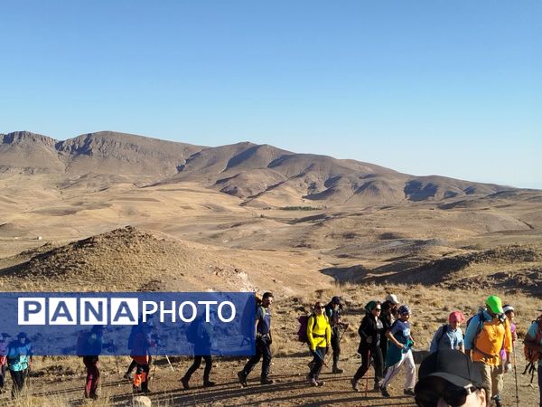 صعود هیات کوهنوردی خراسان شمالی به قله بابا سبز فاروج 