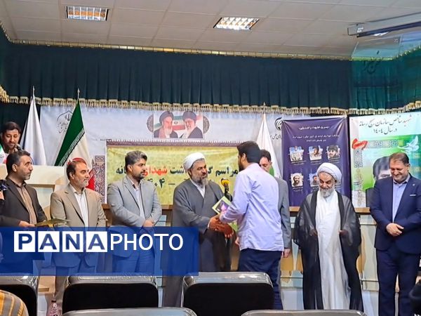 تقدیر از برگزیدگان دو رویداد رسانه‌ای «میثاق» و «سرباز مقاومت» در قم