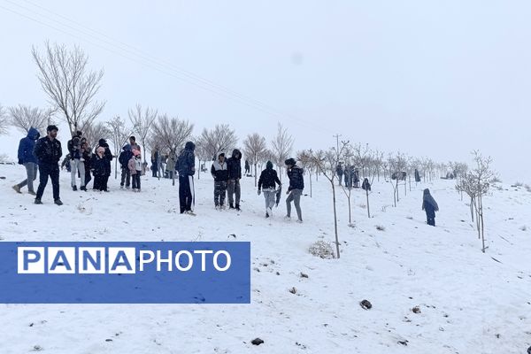  برف بازی مردم نیشابور در روستای برف ریز 