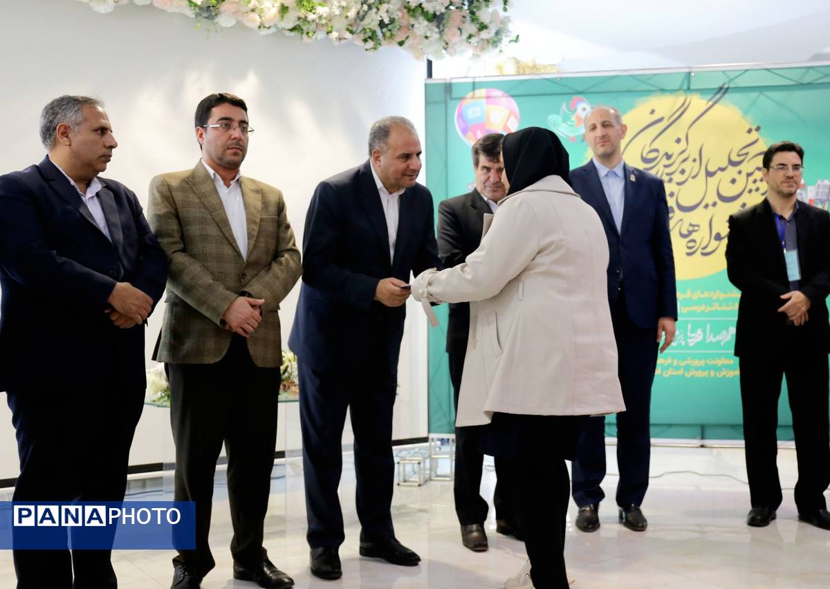 آیین تجلیل از برگزیدگان جشنواره‌های فرهنگی و هنری شمال‌غرب کشور در تبریز