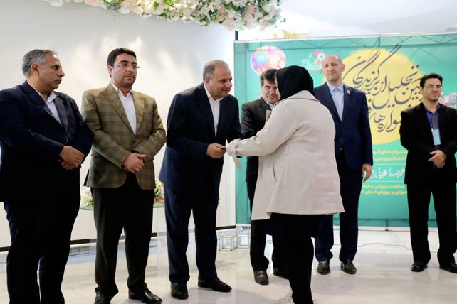 آیین تجلیل از برگزیدگان جشنواره‌های فرهنگی و هنری شمال‌غرب کشور در تبریز