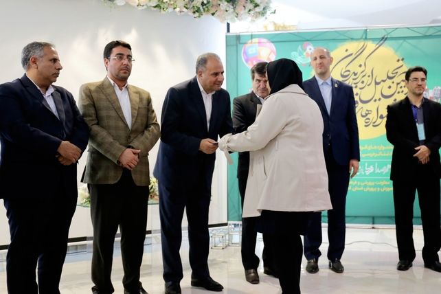 آیین تجلیل از برگزیدگان جشنواره‌های فرهنگی و هنری شمال‌غرب کشور در تبریز