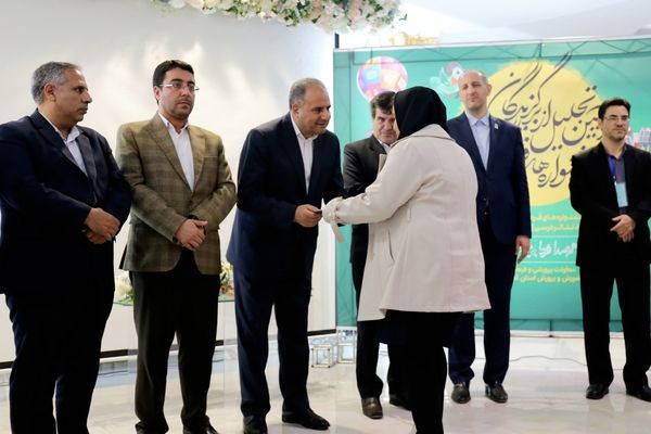 آیین تجلیل از برگزیدگان جشنواره‌های فرهنگی و هنری شمال‌غرب کشور در تبریز