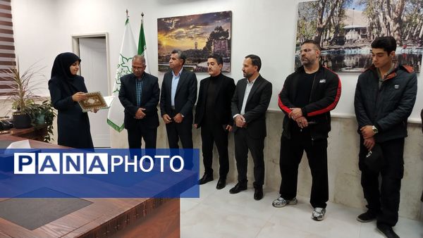 ملایر، شهر جهانی انگور و مبل و منبت ایران زمین