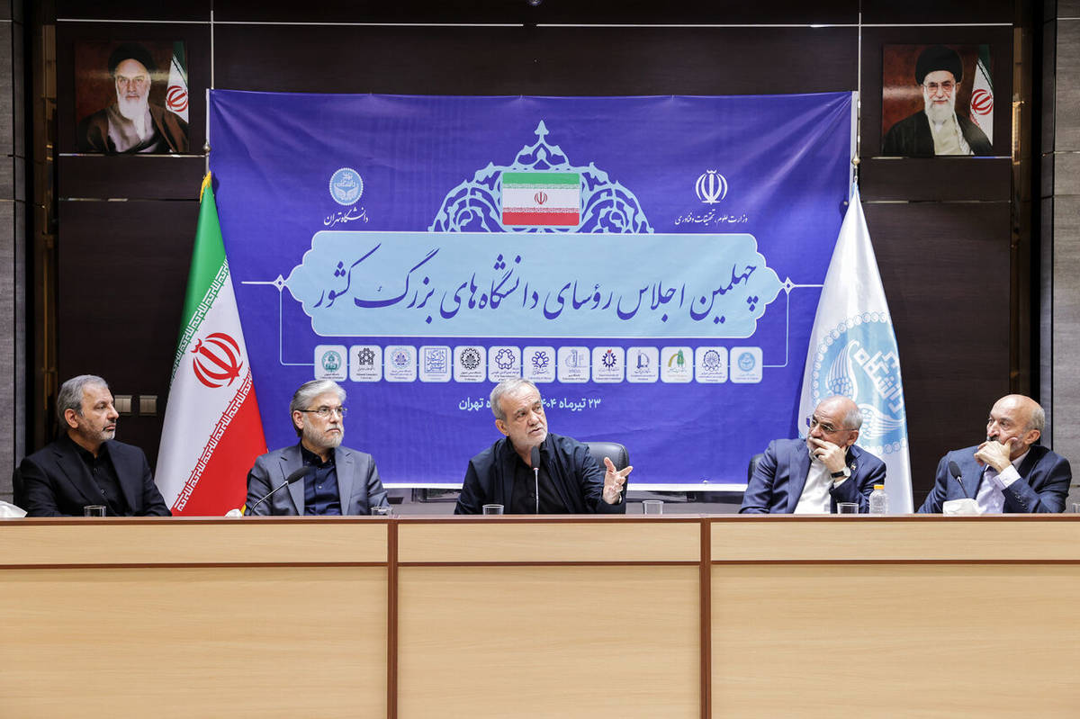 دانشگاهها باید دانشجویان را با رویکرد حل مسائل واقعی جامعه آموزش دهند