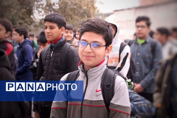 صبحگاه دانش‌آموزی در دبیرستان دوره اول شاهد گرگان