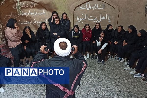 بازدید دانش‌آموزان دبیرستان یادگار امام از کوچه‌های بنی‌هاشم؛ روایتی از همدلی و سوگواری