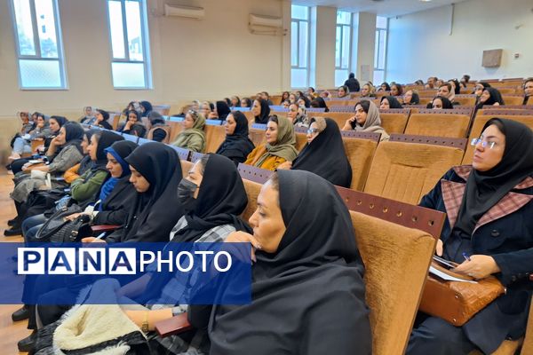 کارگاه آموزشی پیشگیری از آسیب‌های اجتماعی در آموزشگاه معارف۶ ناحیه ۳