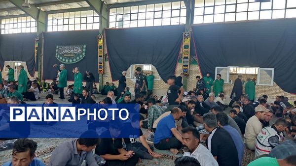 پیاده‌روی زائران در دهه پایانی ماه سفر جاده قدیم نیشابور به سمت مشهد