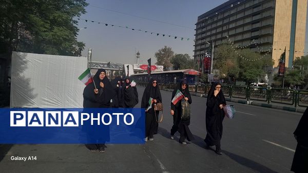 تشییع پیکرهای مطهر فرماندهان بر دستان مردم قدرشناس 