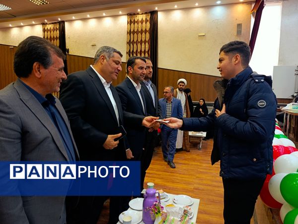 مراسم تقدیر از برگزیدگان قرآنی و فرهنگی در جشنواره‌های فردا و کارینو