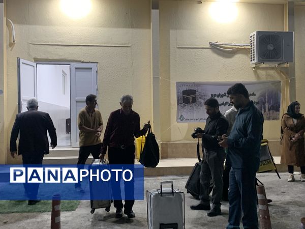 بدرقه کاروان دانش‌آموزان دختر بوشهر به سفر معنوی عمره