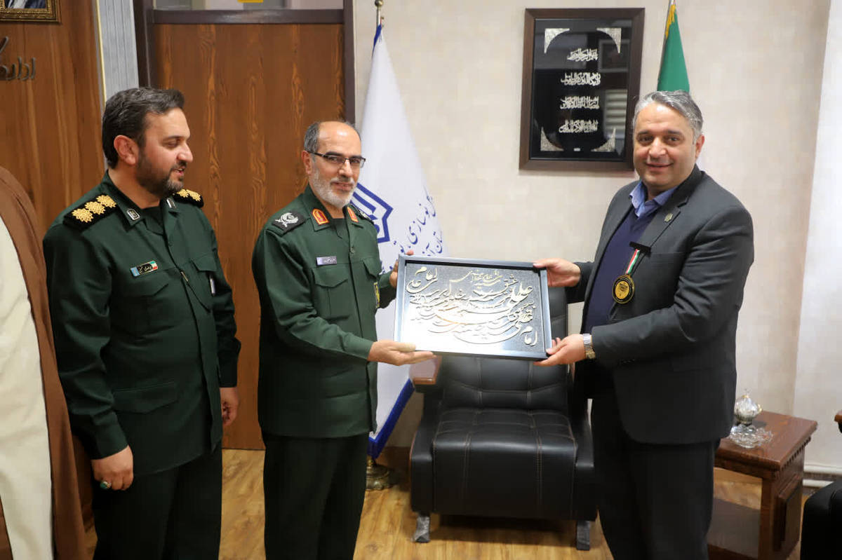 اداره کل نوسازی، توسعه و تجهیز مدارس آذربایجان شرقی نشان مدیریت جهادی دریافت کرد