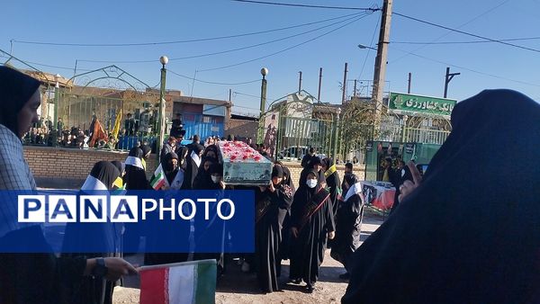 تشییع پیکر شهید گمنام به دست دانش آموزان و مردم روستای جابوز