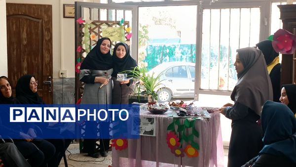 گرامیداشت روز معلم و روز دختر در مدرسه‌ عطیه۲