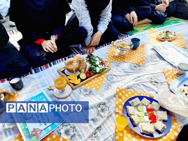 جشنواره صبحانه سالم در دبیرستان علی افشارنژاد ناحیه۶ مشهد