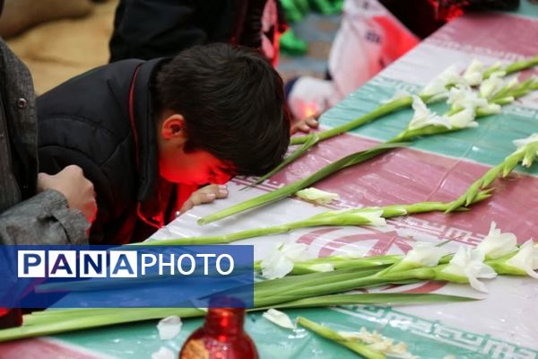 مراسم شب وداع با شهیدان گمنام در سنندج