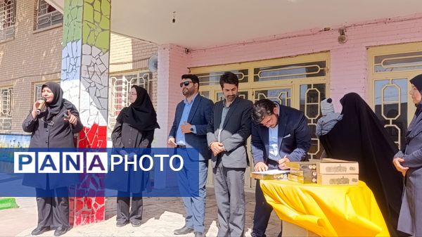 تقدیر از برگزیدگان مسابقات قرآن، عترت و نماز در دبیرستان حضرت سکینه