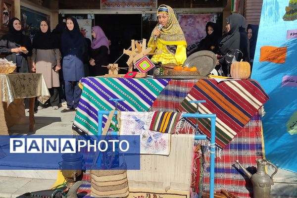 گرامیداشت روز دانش‌آموز در دبیرستان فرزانگان قائمشهر