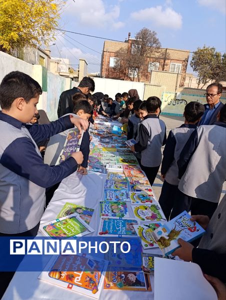 برگزاری نمایشگاه کتاب در دبستان معلم دو آشخانه 