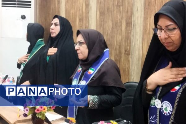 نشست صمیمی مدیر و معاون پرورشی ناحیه 4 شیراز با مربیان، پیشتازان و خبرنگاران پانا