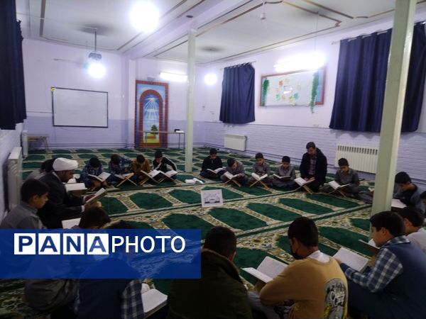 محفل انس با قرآن کریم در دبستان فضیلت کاشمر 