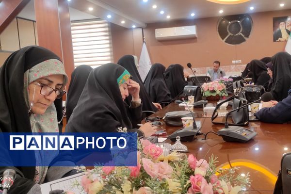 هم‌افزایی نیروهای پرورشی قطب پرند در نشست تخصصی رباط‌کریم