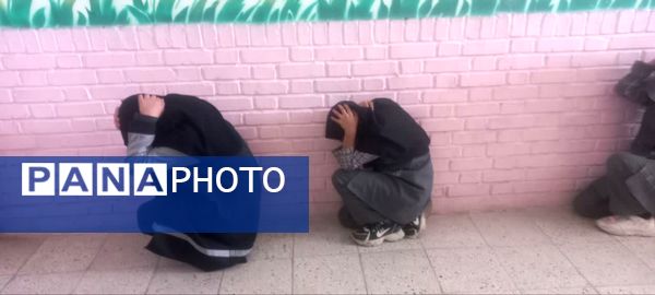 مانور زلزله و توضیح نکات ایمنی درمدرسه تکتم خلیل آباد 