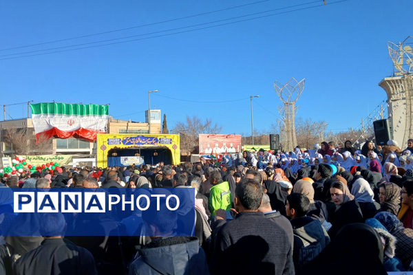 برپایی موکب‌های دانش‌آموزی در آباده برای میلاد جشن موعود