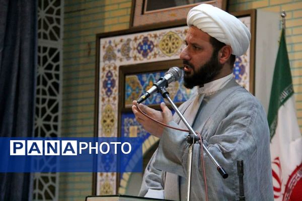 حضور پررنگ بسیجیان و اقشار مختلف مردم در نماز جمعه صفادشت