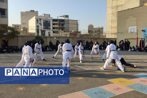 هفته تربیتبدنی در دبیرستان فرشتگان ناحیه ۴شیراز