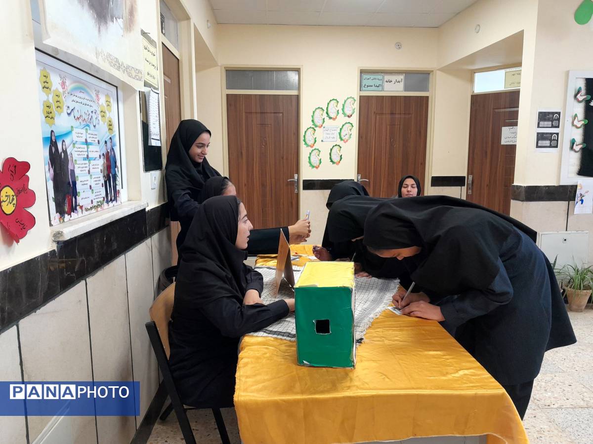 انتخابات شورای دانش آموزی در دبیرستان مادرمهربان خلیل آباد