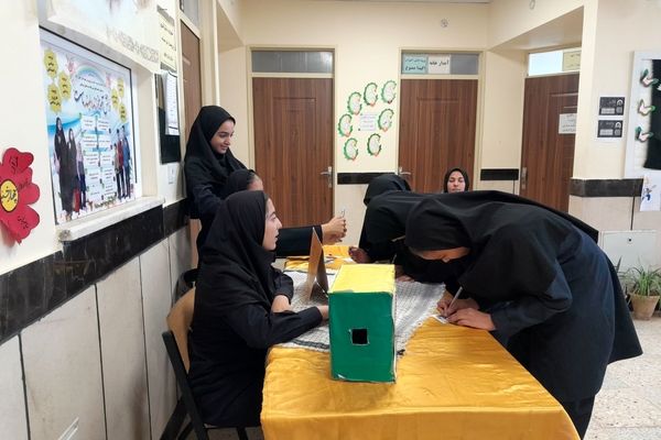انتخابات شورای دانش آموزی در دبیرستان مادرمهربان خلیل آباد
