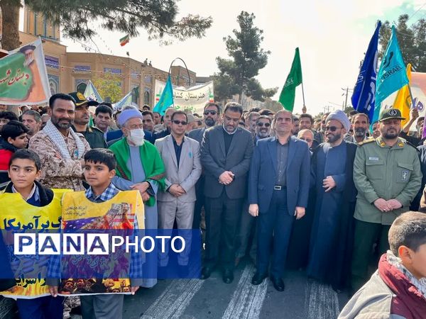 آبان بیداری؛ گام های استوار نسل جوان در مسیر عزت و استقلال