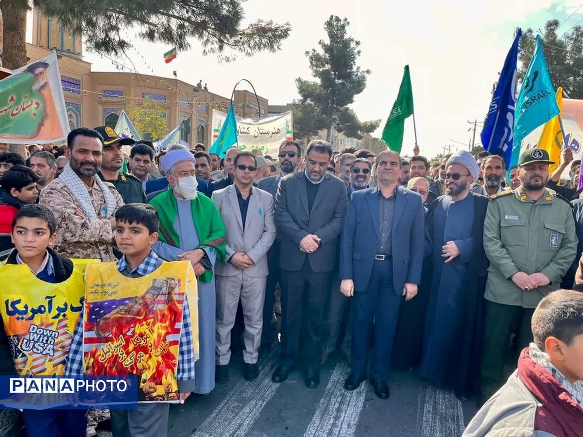 آبان بیداری؛ گام های استوار نسل جوان در مسیر عزت و استقلال