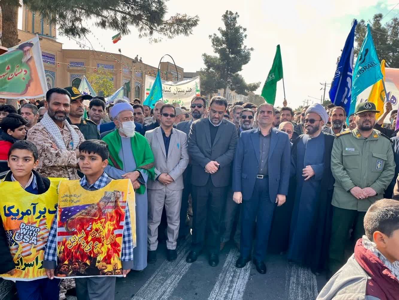 آبان بیداری؛ گام های استوار نسل جوان در مسیر عزت و استقلال