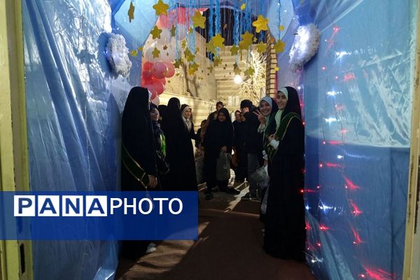 اعتکاف دانش‌آموزی رباط‌کریم با پرچم‌گردانی حضرت ابوالفضل(ع)