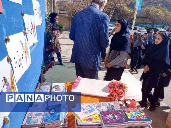 جشن روز دانش آموز در مدرسه نمونه وکیلی ۱۰ استاد شفیعی کدکنی