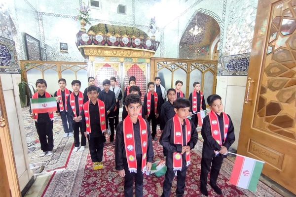 حماسه آفرینی پیشتازان دبستان شهید پسندیده فدافن در راهپیمایی ۱۳ آبان کاشمر