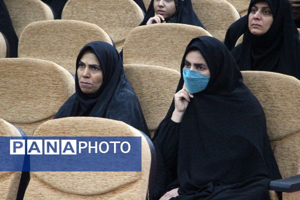 نشست معلمان شهر یزد با محسن قنبریان در یزد