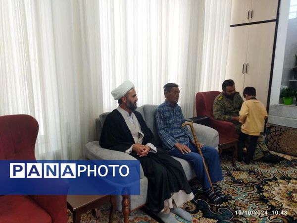 دیدار با خانواده شهدای دانش‌آموز در روستای بزنجرد شهرستان خلیل آباد