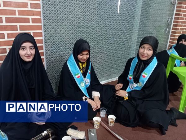 خادمان کوچک، ارادت بی کران